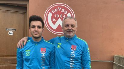 Bild: exb
Zwei neue Gesichter auf dem Hellberg (von links): Sajjad Shakir wechselt aus Hersbruck zur SpVgg Weigendorf/Hartmannshof, bei der jetzt Werner Kirchhoff das Training leitet.