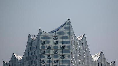 Bild: Axel Heimken
Bis Ende April fallen alle Veranstaltungen in der Hamburger Elbphilharmonie aus. Foto: Axel Heimken/dpa