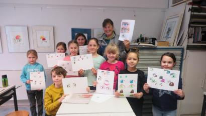 Bild: jzk
„Das habt ihr schön gemacht“, lobte Susanne Vonhoff die kleinen Künstler beim Kindermalkurs.