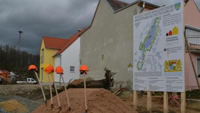 Bild: sfo
Der Spatenstich zum Projekt "Zukunft StadtGrün" ist getan. Nun geht es an die Bauarbeiten.