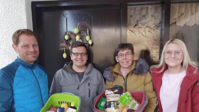 Bild: jma
Dominik Brütting, Patrick Kißler, Peggy Stöcklmeier und Christine Smith (von links) unterstützen die Kirchenthumbacher Bürger.