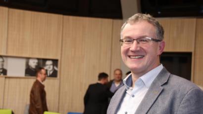 Bild: Thomas Dobler
Franz Grabinger (55) hat gut lachen: Der bisherige Zweite Bürgermeister von Schwarzach wird Erster Bürgermeister. Die Wähler sprachen ihm am Sonntag mit deutlichem Vorsprung das Vertrauen aus.