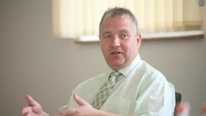 Bild: Petra Hartl
Markus Dollacker muss seinen Chefsessel im Ensdorfer Rathaus räumen.