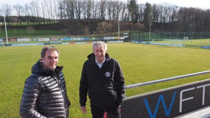 Bild: ref
Teammanager Franz Wittich (rechts) und Thomas Milde, Vorstand der DJK Gebenbach, nehmen die Zwangspause im Fußball noch entspannt..