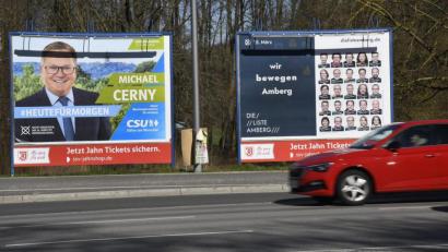 Bild: Petra Hartl
Die Liste Amberg (Wahlplakat rechts) hat ordentlich Gas gegeben. Die neu angetretene Gruppierung erreichte auf Anhieb vier Stadtratssitze.