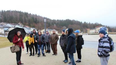 Bild: gi
Die Schüler mit ihren Lehrkräften waren sehr beeindruckt von der KZ-Gedenkstätte Flossenbürg und der Synagoge in Floß.