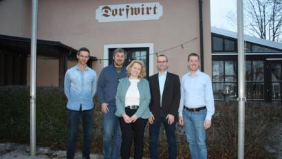 Bild: exb
Fünf Neue gehören ab Mai dem Vorbacher Gemeinderat an: (von rechts) Martin Kräml (FWG, Oberbibrach), Christian Friedrich (FWG, Vorbach), Anneliese Weber (CSU, Oberbibrach), Alexander Thurn (FWG, Oberbibrach) und Dominik Eckert (FWG, Oberbibrach).