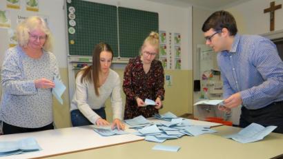 Bild: Hirsch
Die Auszählungen sind noch nicht abgeschlossen. Deswegen wird es das Kreistagswahlergebnis erst heute geben.