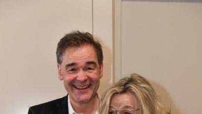 Bild: Florian Miedl
Freudestrahlend nimmt Peter Berek die Glückwünsche seiner Frau Christine entgegen.