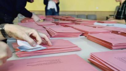 Bild: Hartl
Die Briefwahl prägte den Wahlabend und auch noch den Tag danach, denn rund 60 Prozent der Wähler stimmten mit dieser Methode ab.