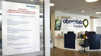 Bild: Petra Hartl
Ab dem heutigen Mittwoch bleiben die Türen in den Geschäftsstellen und Schaltern von Oberpfalz-Medien geschlossen. Wie lange der Ausnahmezustand anhält, ist derzeit noch unklar.