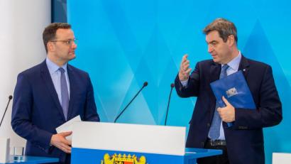 Bild: Peter Kneffel/dpa
Bundesgesundheitsminister Jens Spahn (links) und der bayerische Ministerpräsident Markus Söder geben nach der Sitzung des bayerischen Kabinetts am Dienstag eine Online-Pressekonferenz.
