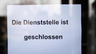 Symbolbild: Marcel Kusch
Als Vorsichtsmaßnahme und zur Eindämmung des Coronavirus schränkt die Verwaltungsgemeinschaft Schönsee den Dienstbetrieb drastisch ein.