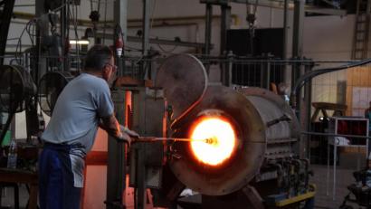 Archivbild: tr
Die Glashütte Lamberts stellt wegen der Coronakrise vorübergehend die Produktion ein.