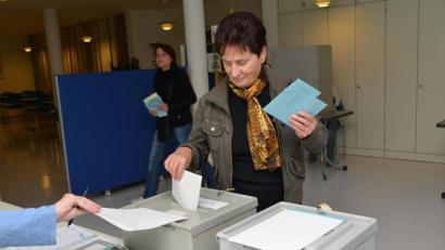 Bild: Petra Hartl
Die Hälfte der Wahlberechtigten sind Frauen. Aber selbst 100 Jahre nach der Einführung des Frauenwahlrechts sind noch immer viel zu wenig Frauen in den kommunalen Selbstverwaltungsgremien vertreten. Im Landkreis Schwandorf gibt es Gemeinden, deren Räte ausschließlich aus Männern bestehen.