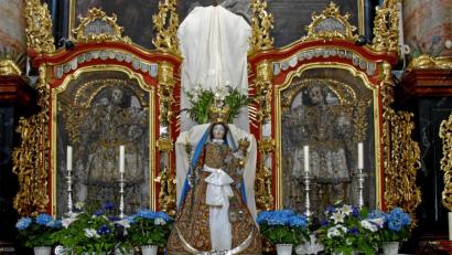 Bild: tr
Um die besondere Fürsprache der Heiligen Leiber in der Basilika wird täglich am Nachmittag gebetet. Das Läuten der großen Kirchenglocke weist darauf hin. Die Andacht um 15 Uhr muss aber nichtöffentlich bleiben.