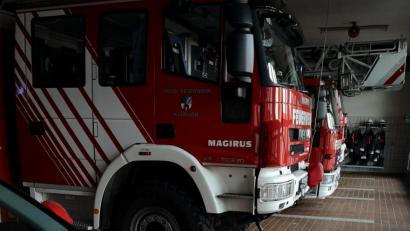 Bild: mde
Vorbeugende Maßnahmen im Dienstbetrieb, um damit die Einsatzbereitschaft der Feuerwehr als Teil der kritischen Infrastruktur aufrecht zu erhalten, hat die Feuerwehr der Stadt Kemnath bereits vor einer Woche ergriffen.