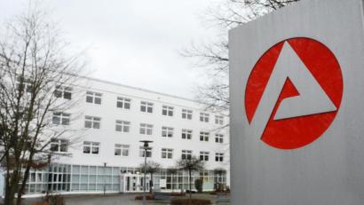 Bild: Gabi Schönberger
Publikumsverkehr gibt es beim Jobcenter, der Agentur für Arbeit und dem Jugendamt Weiden nur in absoluten Notfällen. Geldleistungen sollen trotzdem gewährt werden, Arbeitslosmeldungen möglich sein. Nur eben teils auf neuen Wegen.
