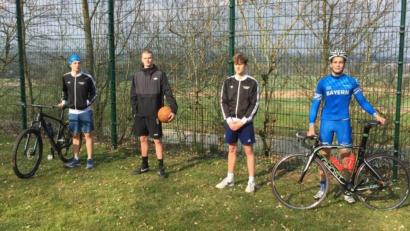 Bild: exb
Die Schwimmer des SV Weiden: (von rechts) Benjamin Schindler, Linus Brandl, Alexander Engel und Noah Brandl.