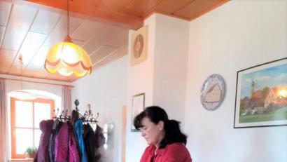Bild: tu
Hauswirtschaftsmeisterin Monika Schnupfhagn in Aktion beim Katholischen Frauenbund in Miesbrunn.