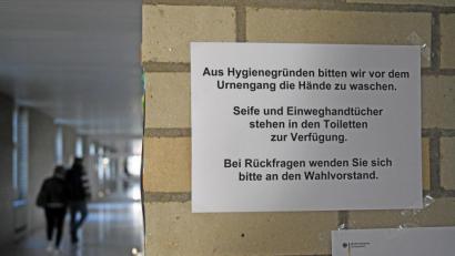 Bild: Gabi Schönberger
Das Thema Coronavirus war am Wahltag überall präsent.
