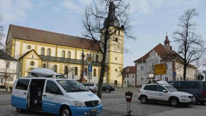 Bild: Josef Rosner
Ausgangssperre in Mitterteich: Medien aller Couleur waren das einzig belebende Element im Stadtbild heute.