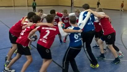 Bild: exb
Qualifikation zur Landesliga der männlichen C-Jugend des HC Sulzbach: Beim Training hilft FSJlerin Johanna Waninger.
