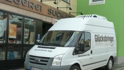 Bild: Portner
Corona verordnet eine Zwangspause: Der „Glücksbringer-Bus“ der Oberviechtacher Tafel wird nächste Woche keine Lebensmittel zur Ausgabestelle in der ehemaligen Metzgerei Suckart bringen. Mindestens bis Ostern bleibt die Theke leer.