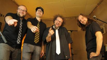 Bild: Andi Haller/ exb 
Coronavirus vs. College-Rock: Die Amberger Band Delicious gibt am Samstagabend ein Konzert - aber nur virtuell. Es wird live aus dem Musikzimmer ins Internet übertragen.