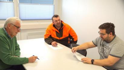 Bild: bkr
Zweiter Bürgermeister Josef Hecht (links) leitete zusammen mit Geschäftsleiter Thomas Kaufmann (rechts) und Adrian Scheitler (Mitte) den ersten Schritt für die Bildung eines Krisenstabes ein.