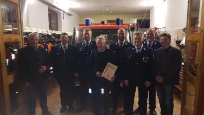 Bild: exb
Verdiente Mitglieder wurden bei der Jahreshauptversammlung der Feuerwehr Gösselsdorf geehrt.