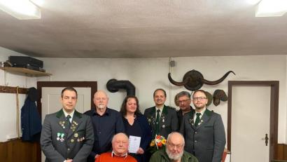 Bild: exb
Die Hackelstein-Schützen ehrten langjährige Mitglieder. Im Bild: (von links) Marco Schraml, René Bauer, Emmeram Trottmann, Bettina Ernstberger, Michael Preisinger, Walter Aigner, Wolfgang Braun und Andreas Popp.