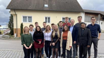 Bild: exb
Neuwahlen standen im Mittelpunkt der Jahreshauptversammlung der KLJB Saltendorf. Unser Bild zeigt den neuen Vorstand.