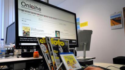 Bild: Stephan Huber
Was tun mit den bereits entliehenen Magazinen und Blu-Rays aus der Stadtbibliothek? Ganz einfach: Behalten, so lange die Einrichtung geschlossen hat. Die Fristen sind verlängert worden. Die Onleihe läuft wie gehabt.