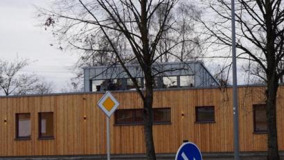 Bild: weu
Der neue Kindergarten ist fertig. Nun hat der Gemeinderat die Planung der Außenanlagen beschlossen.