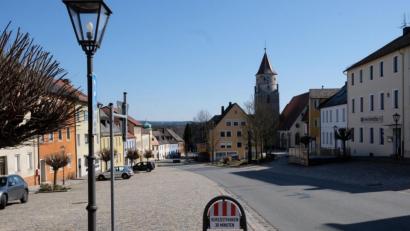 Bild: do
Kaum Fußgänger und nur wenig Autos: In Eschenbach bleiben die meisten Bürger zu Hause.