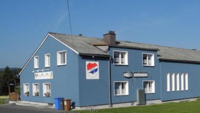 Bild: soj
Die Vereinsgaststätte bleibt geschlossen. Dafür helfen die Verantwortlichen des TSV mit einem Helfertelefon.