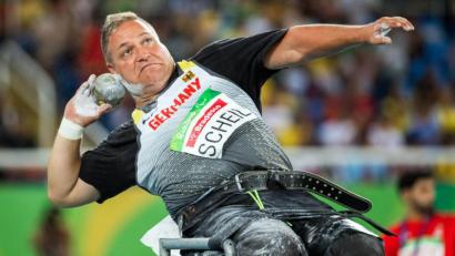 Bild: Jens Büttner/dpa
Der bislang größte Erfolg für Daniel Scheil: Bei den Paralympics 2016 in Rio den Janeiro gewann er die Goldmedaille im Kugelstoßen.