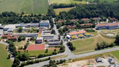 Luftbild: fz
Vielschichtiges Krisenmanagement ist in Coronazeiten besonders am HPZ in Irchenrieth gefragt.