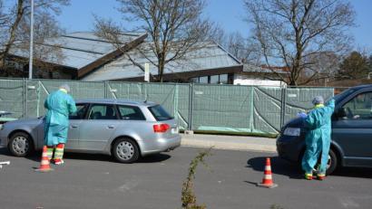 Bild: jr
In Tirschenreuth war am Mittwoch der zweite große Coronatest innerhalb weniger Tage. Auch wegen dieser Tests ist davon auszugehen, dass in den nächsten Tagen die Corona-Fallzahlen im Landkreis steigen werden, da die Auswertung noch aussteht.