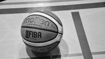 Bild: Tobias Schwarzmeier
Der Basketball nimmt während der Corona-Pandemie eine Auszeit: Die Hallen sind zu, die restliche Saison längst abgesagt. Damit das Warten auf die nächste Spielzeit nicht zu lang(weilig) wird, fordern die Neustädter Basketballer zur Video-Challenge heraus.