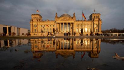Symbolbild: Christoph Soeder/dpa
Bereits nächste Woche soll der Gesetzesentwurf der Bundesregierung zu Corona beschlossen werden.