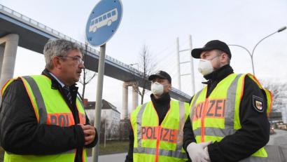 Bild: Stefan Sauer/dpa
Coronabedingte Kontrrollen gibt es nicht nur hier in Mecklenburg, sondern auch verstärkt in der Oberpfalz.