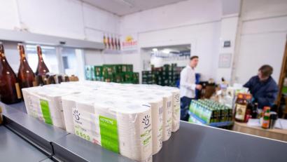 Symbolbild: Sebastian Gollnow
Klopapier ist derzeit begehrt.