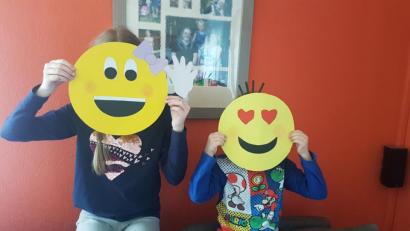 Bild: exb
Einige Kinder haben nach einer „Kinderhauspost“-Nachricht Smileys gebastelt und Fotos davon an das Kinderhaus-Team geschickt.