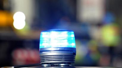 Bild: Stefan Puchner
Das Blaulicht eines Streifenwagens der Polizei leuchtet. Foto: Stefan Puchner/dpa/Symbolbild