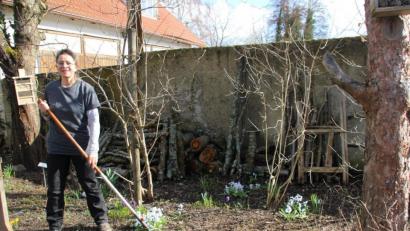 Bild: Adele Schütz
Gärtnermeisterin Tanja Götz wertschätzt das Kompostieren der eigenen Küchen- und Gartenabfälle, weil sie einen ausgezeichneten Dünger und hervorragenden Mulch abgeben.