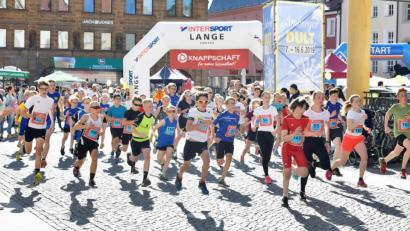 Bild: Ziegler
Solche Bilder vom Amberger Marktplatz wird es in diesem Sommer nicht geben. Die Running Night ist eines von drei Rennen der Landkreiscup-Serie, die abgesagt wurden.