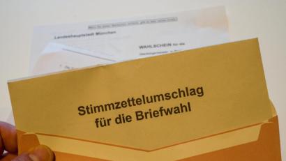 Bild: Peter Kneffel/dpa
Die Stichwahl in Regensburg wird erst am Montag ausgezählt.
