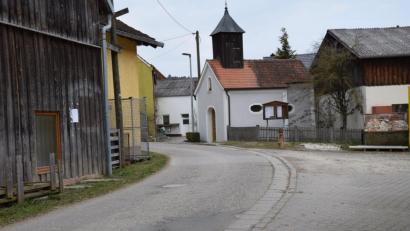 Bild: bö
Der Ausbau der Ortsstraße in Malsbach steht heuer an. Die Vorplanungen und die Vergaben sind abgeschlossen. Knapp 1,1 Millionen Euro kostet diese Maßnahme, Mit etwa 600000 Euro Zuwendungen können die Hohenburger dafür rechnen.
